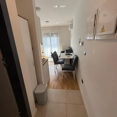 Appartamento Lana With Private Parking