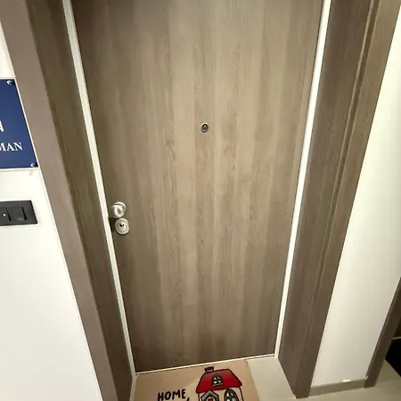 Lana With Private Parking Daire Pula