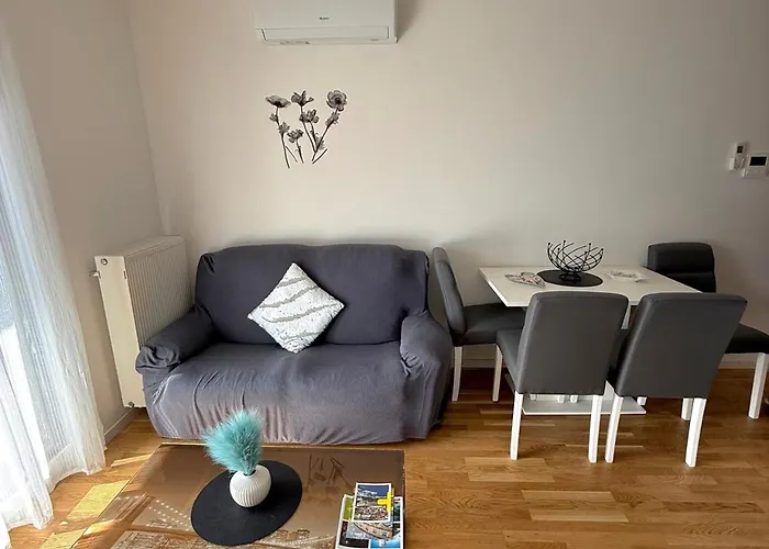 Lana With Private Parking *