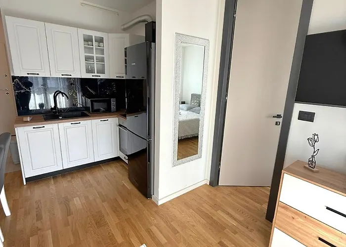 Lana With Private Parking פולה