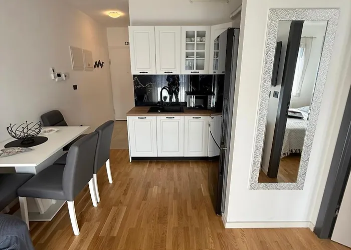 Lana With Private Parking * Pola