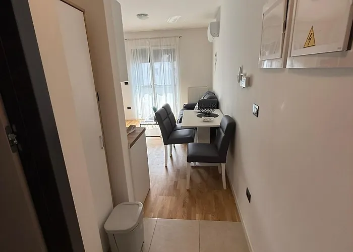 Appartamento Lana With Private Parking